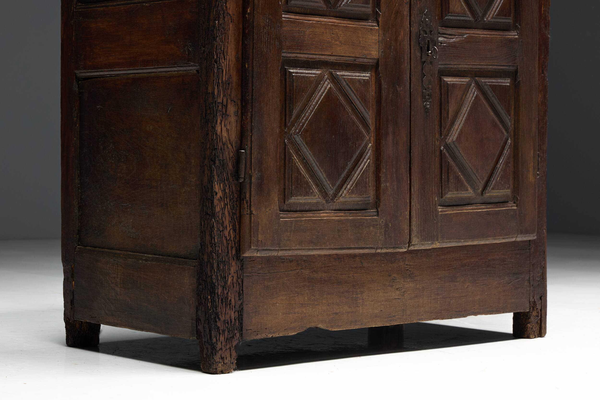 Buffet rustique d'art populaire, France, XVIIIe siècle