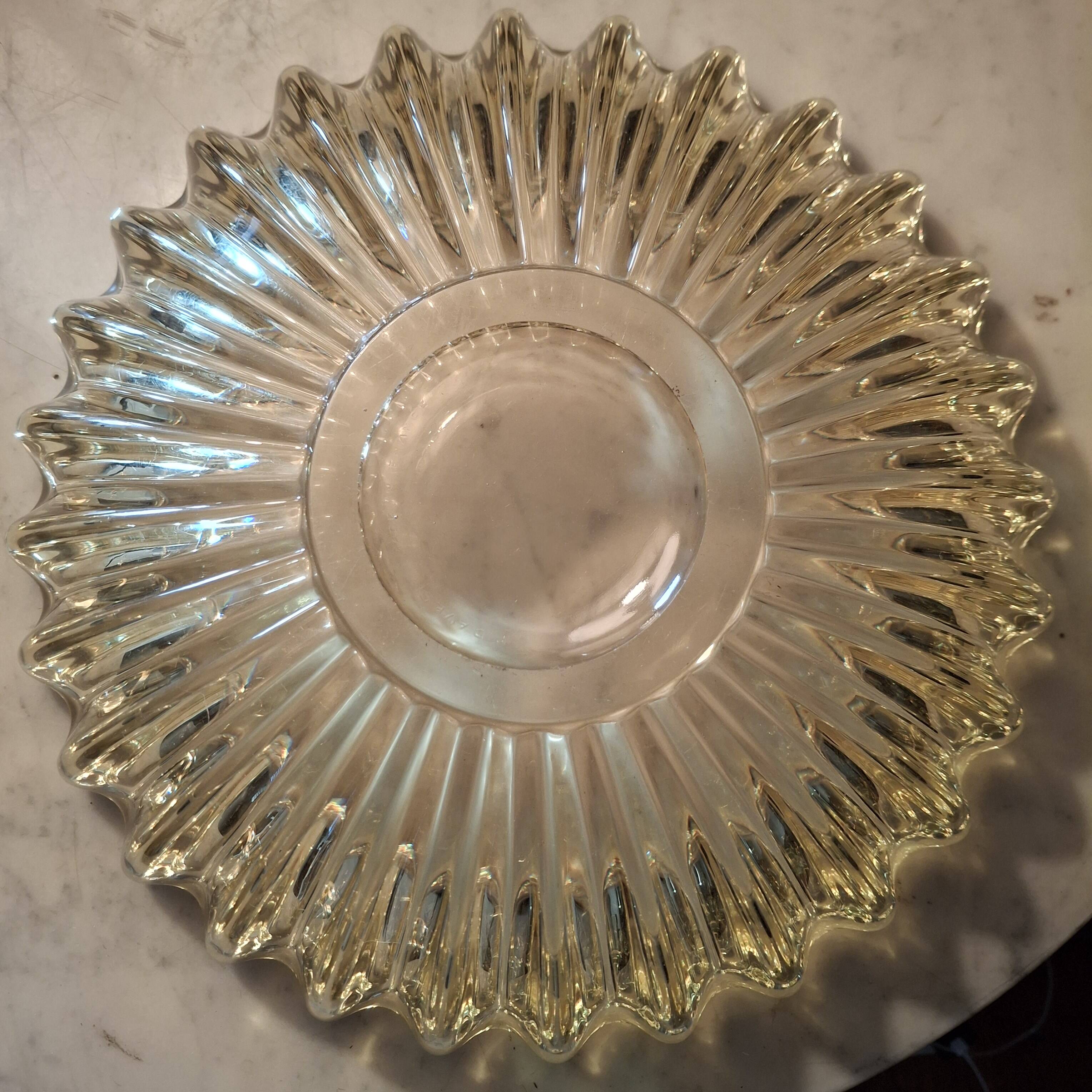 Large glass dish signed Pierre d'Avesn.