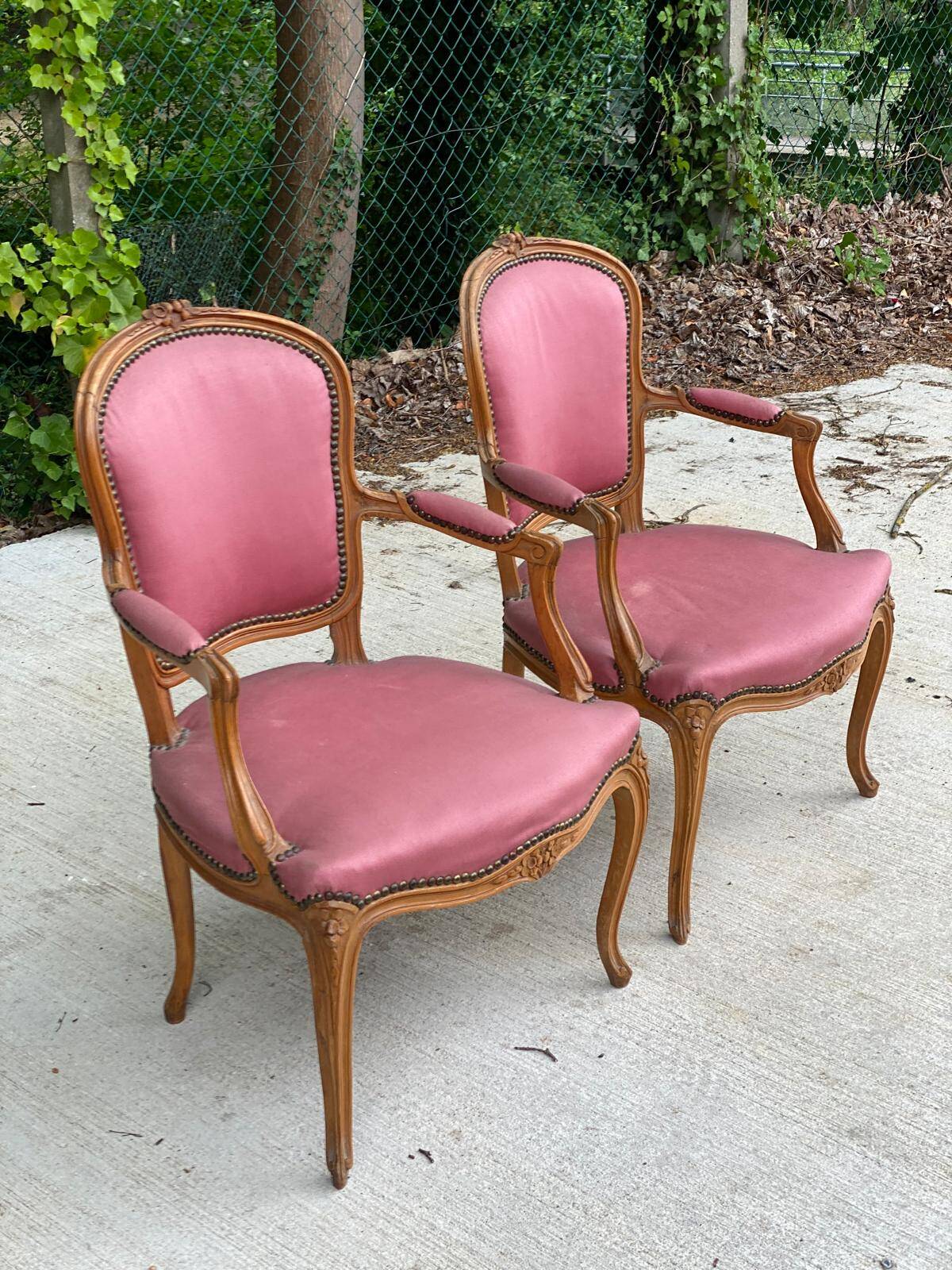 2 armchairs, Louis XV style in pinkish red silk