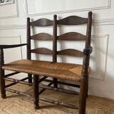 Wood and straw banquette