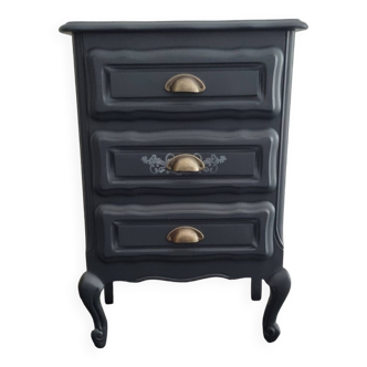 Small chest of drawers