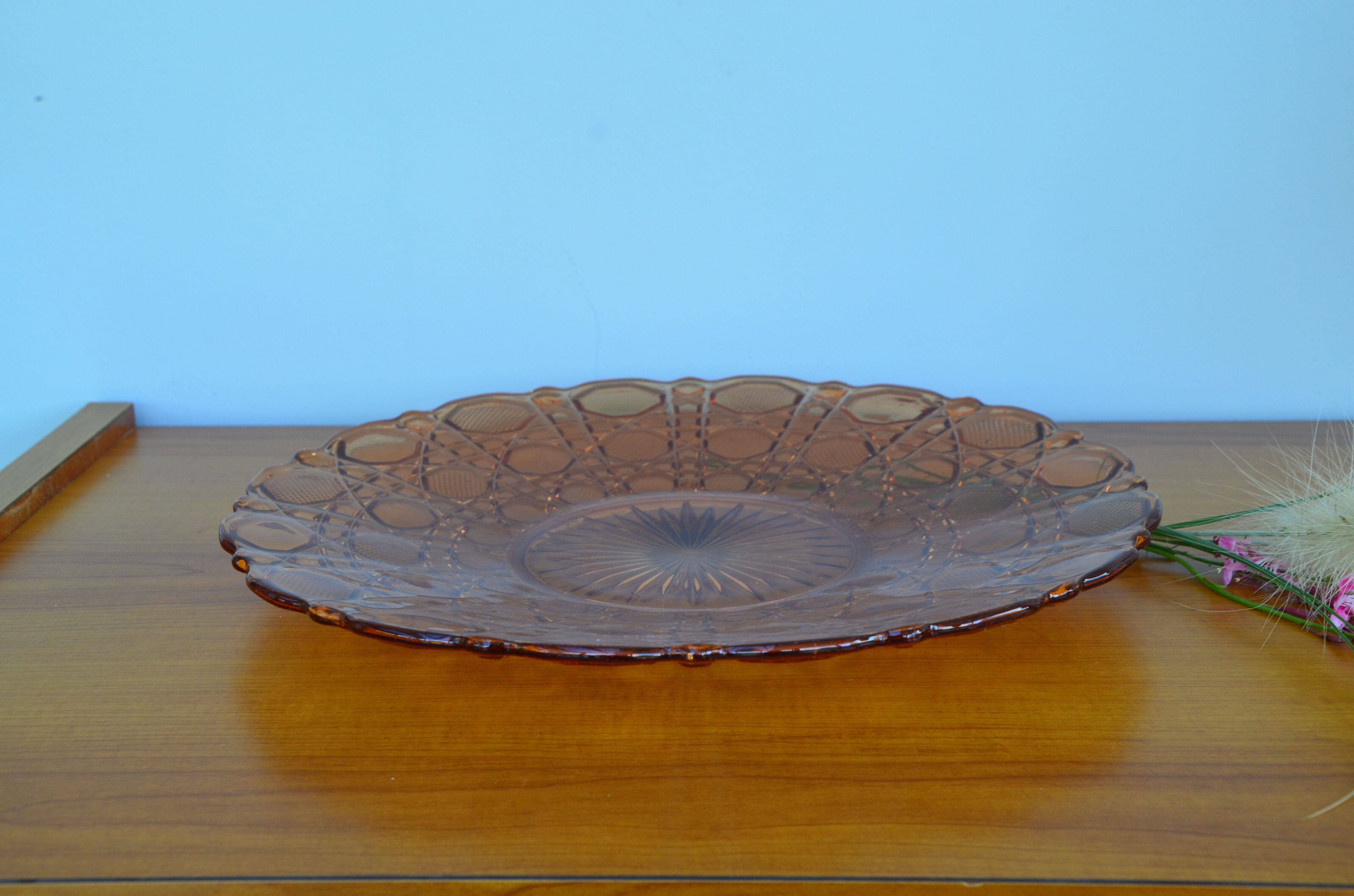 Plat creux en verre rose