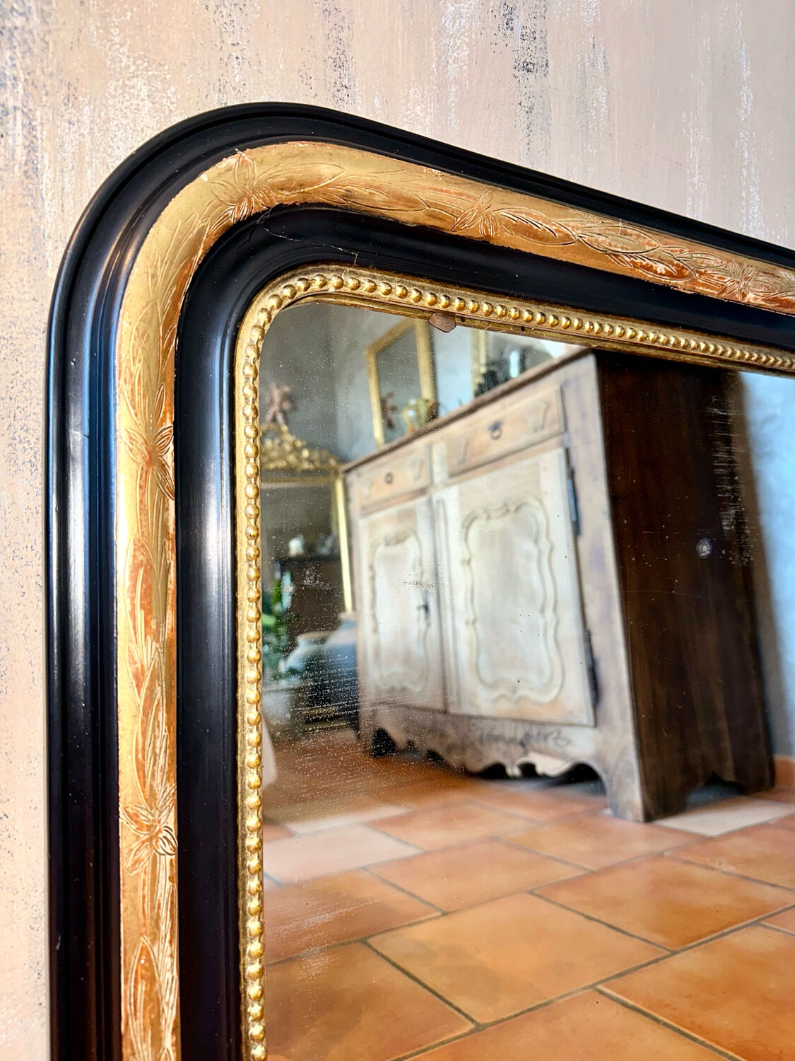 Antique gilded Louis-Philippe mirror, 19th century.