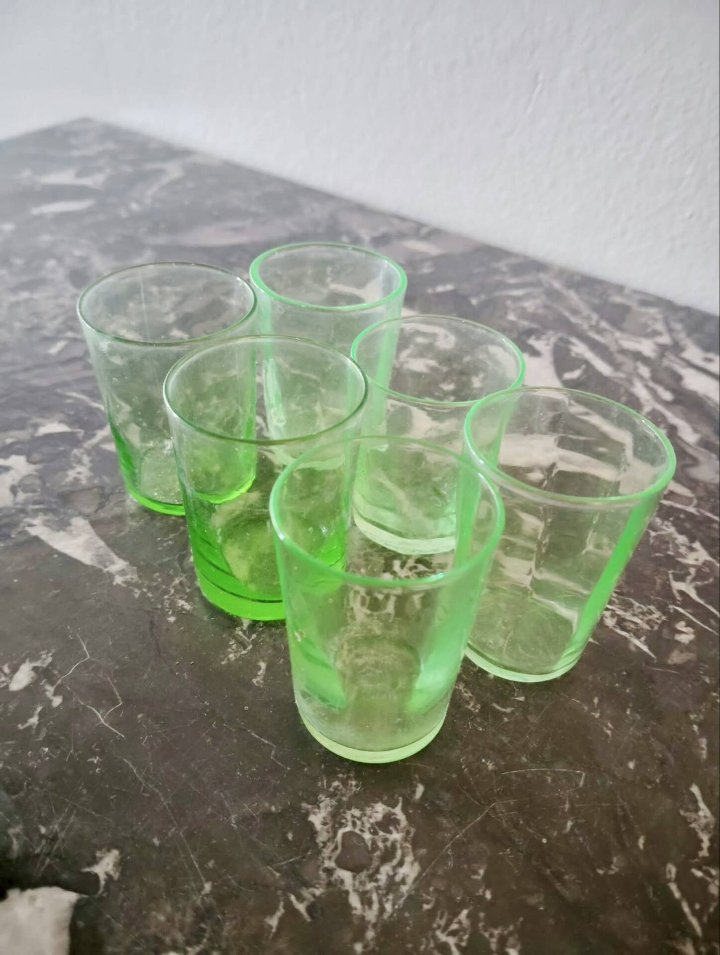 Set of 6 antique glasses in uraline – uranium glass – vintage