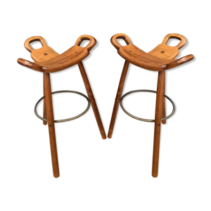 Une paire de tabourets