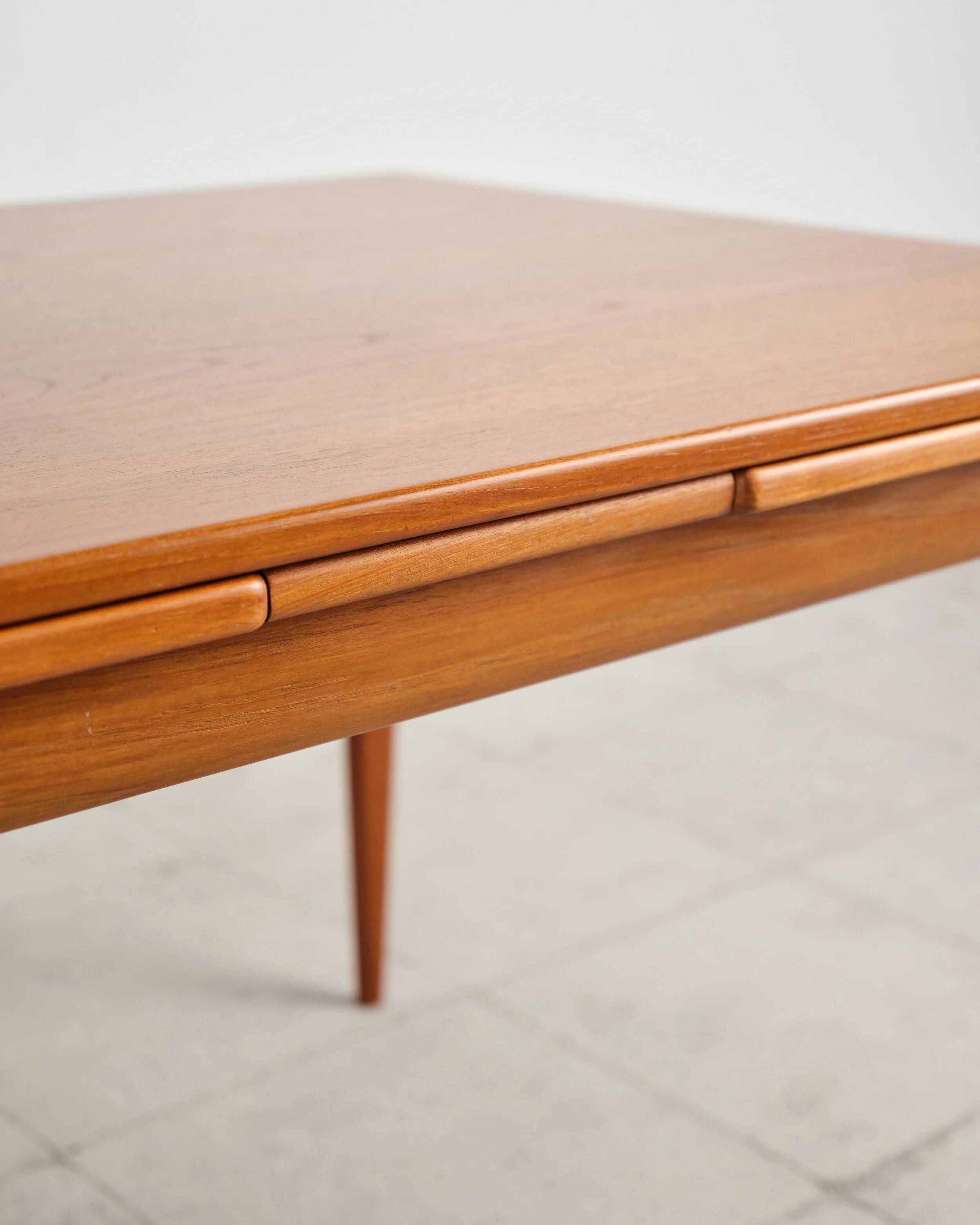 Extendable table model 12 in teak by Niels O. Møller, Denmark, 1960s