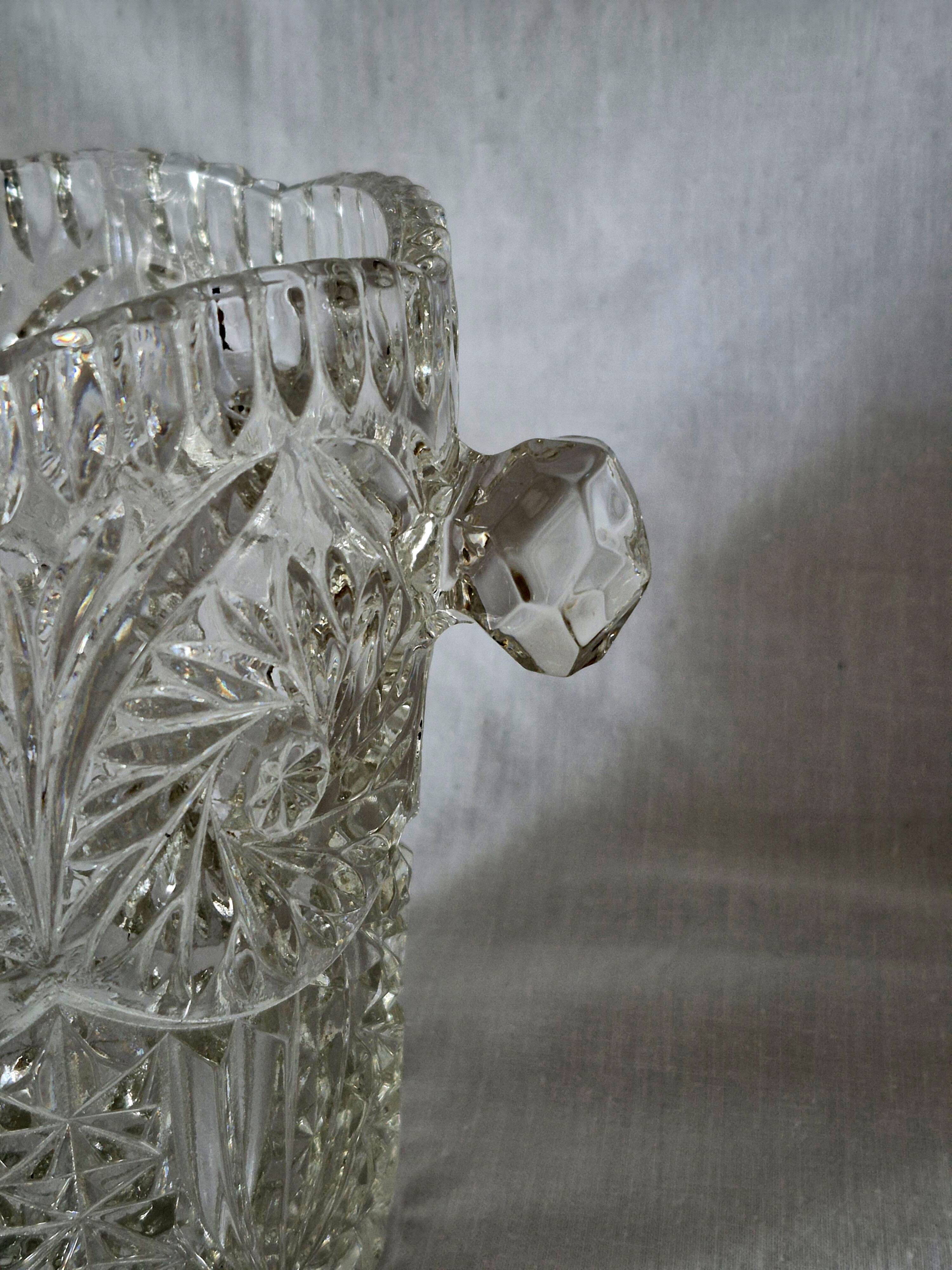 Seau à glace en verre moulé et taillé, A322