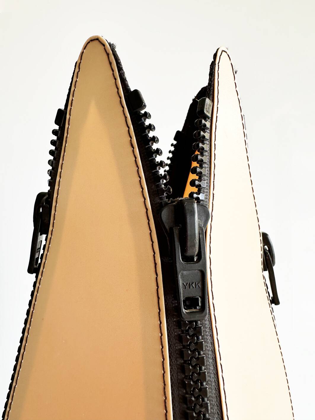 Large vintage PopArt zipped lamp. Italy, 1980s.