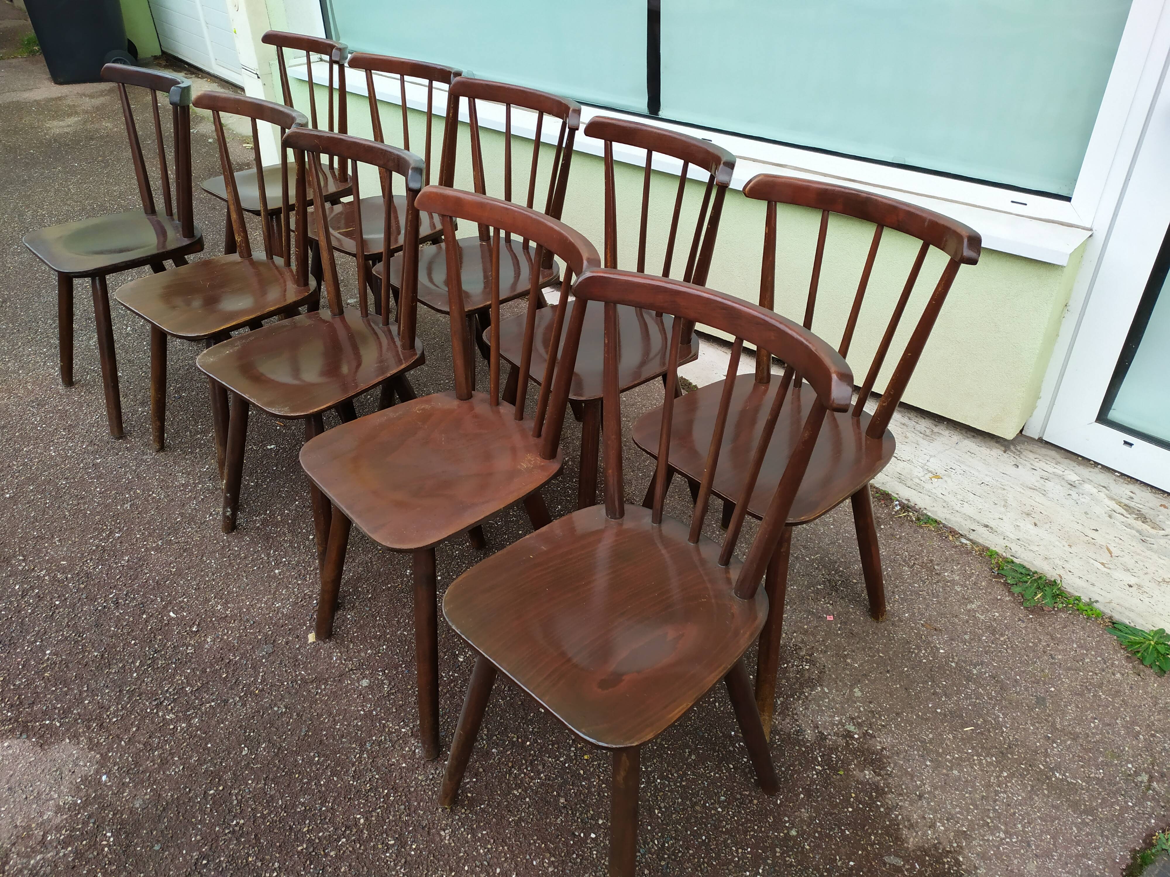 Set of 10 wooden bistro chairs - vintage