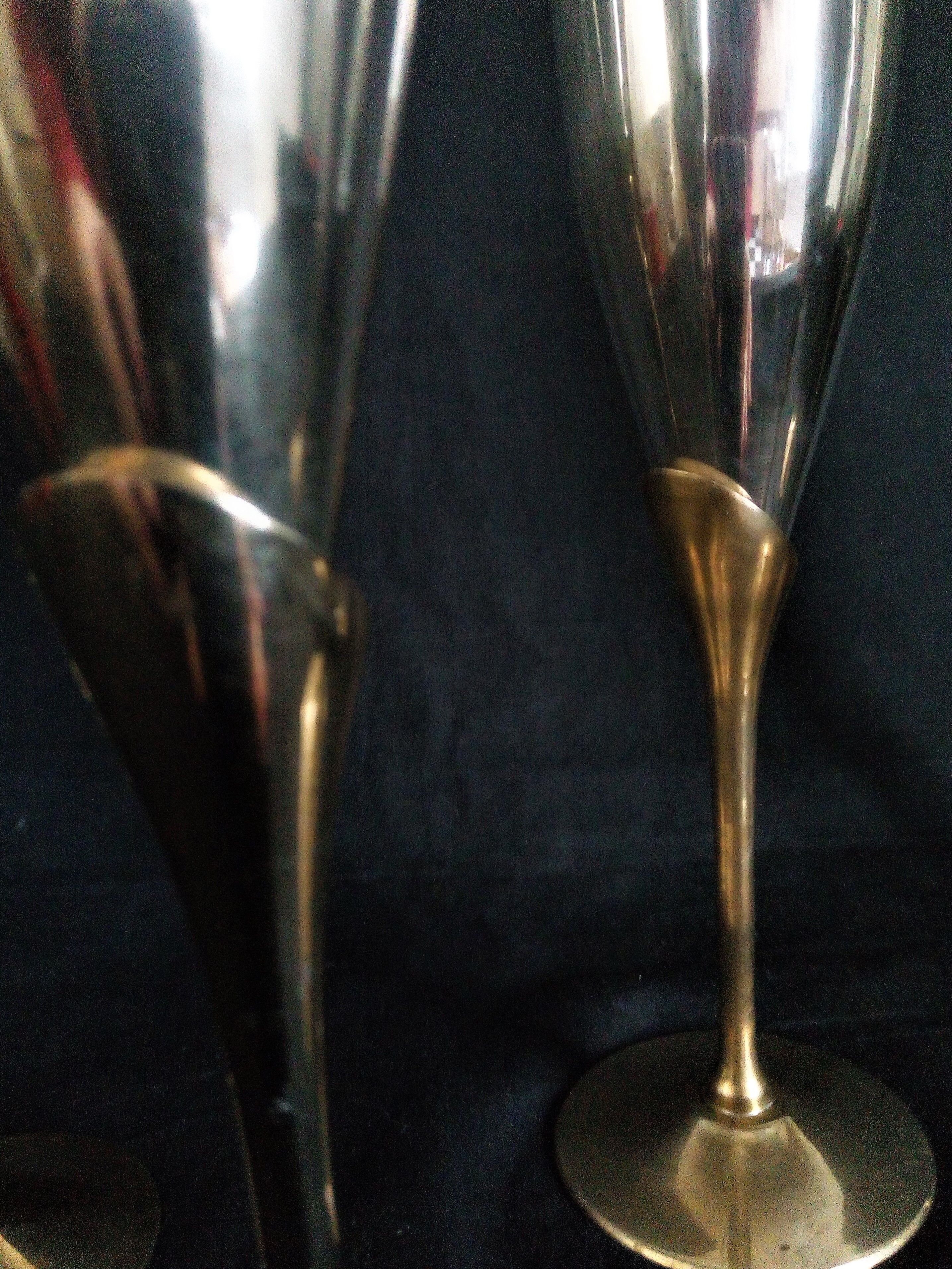 Lot of 12 silver metal flutes on brass stand