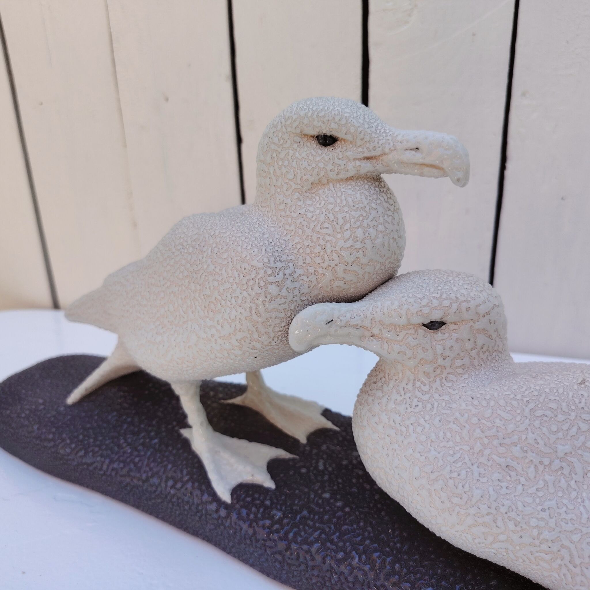 Pair of seagulls in Sèvres porcelain, crinkled glaze.