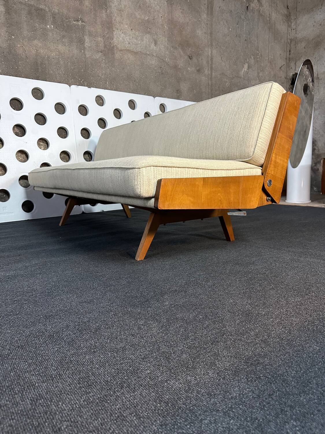 Canapé convertible Daybed Knoll Antimott + Table assortie –