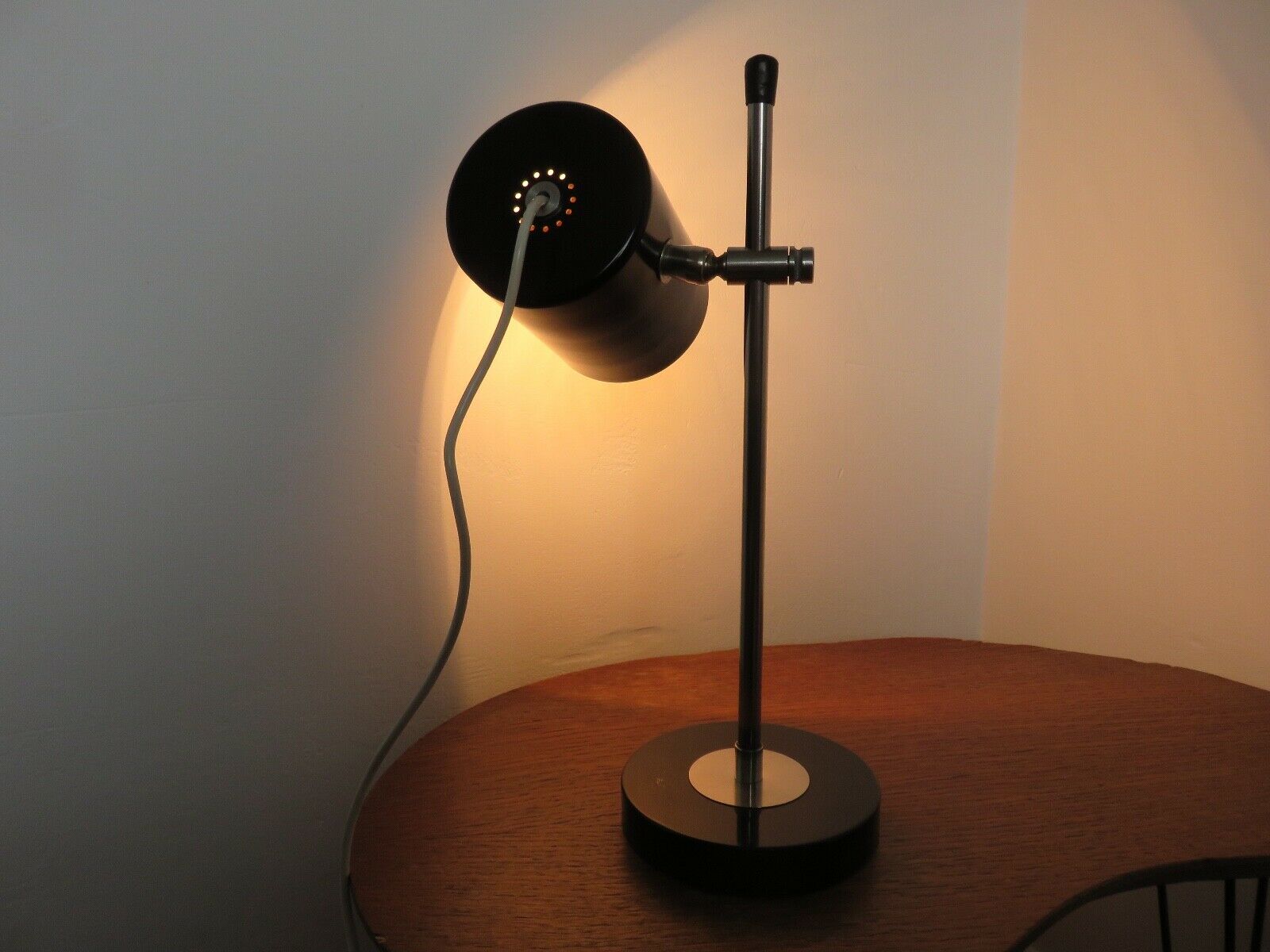 Lampe italienne " tuyau " en laiton nickelé et aluminium années 50/60