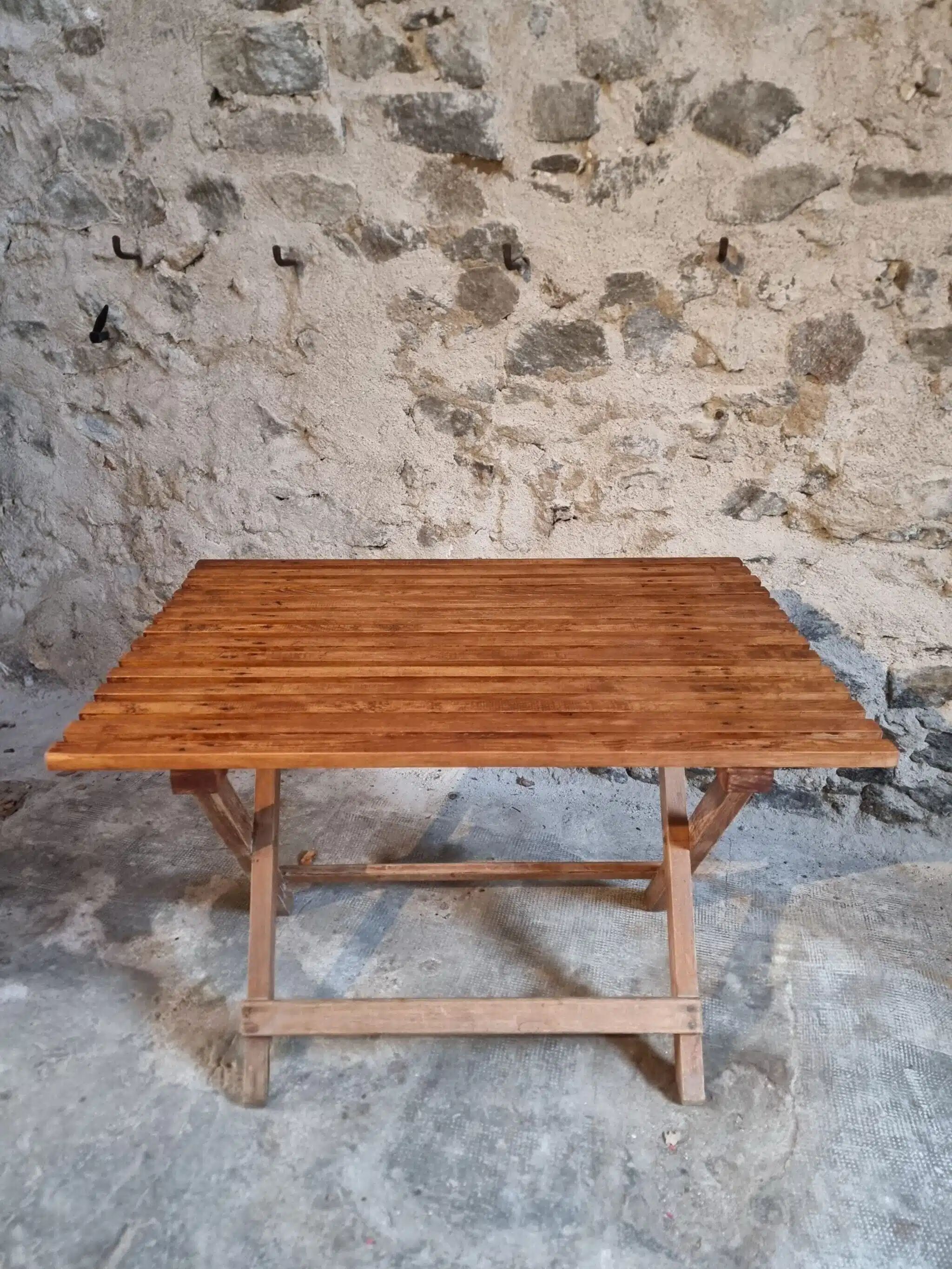 Vintage folding garden table in pine, mid-20th century.