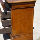 Chest of drawers with decorated handles in the Louis XVI style.