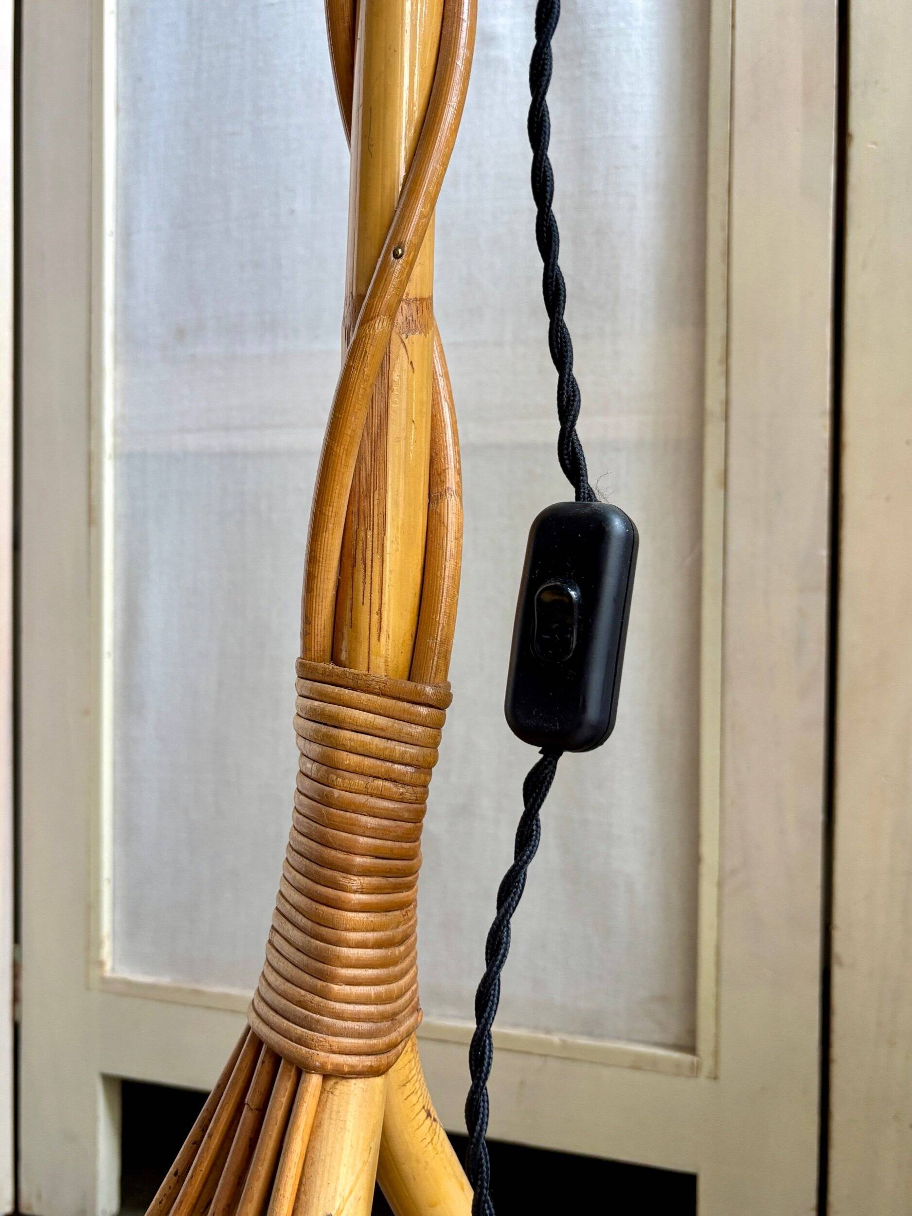 Rattan lamp post base with magazine holder