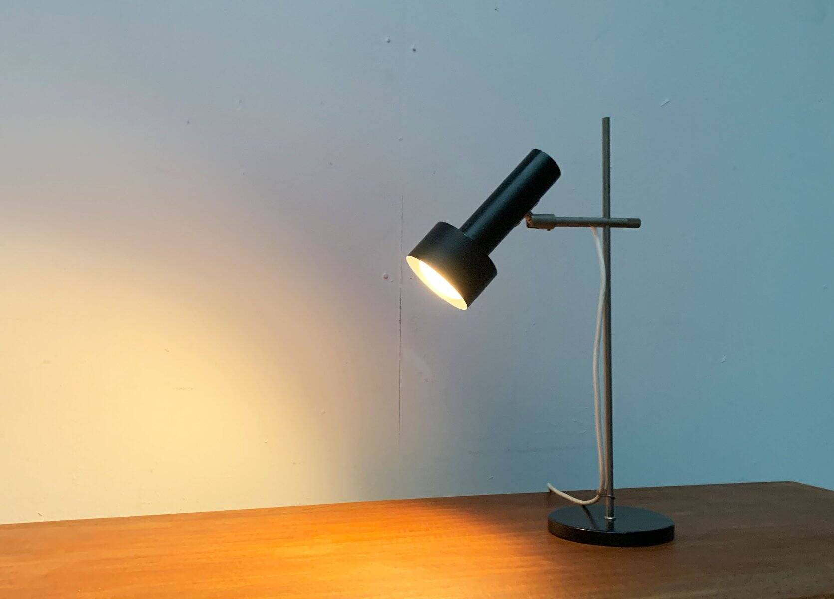 Mid-century minimalist table lamp by Beisl, 1960s.