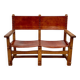 Banc de château brutaliste ancien fait main en chêne et cuir cognac, années 1920.