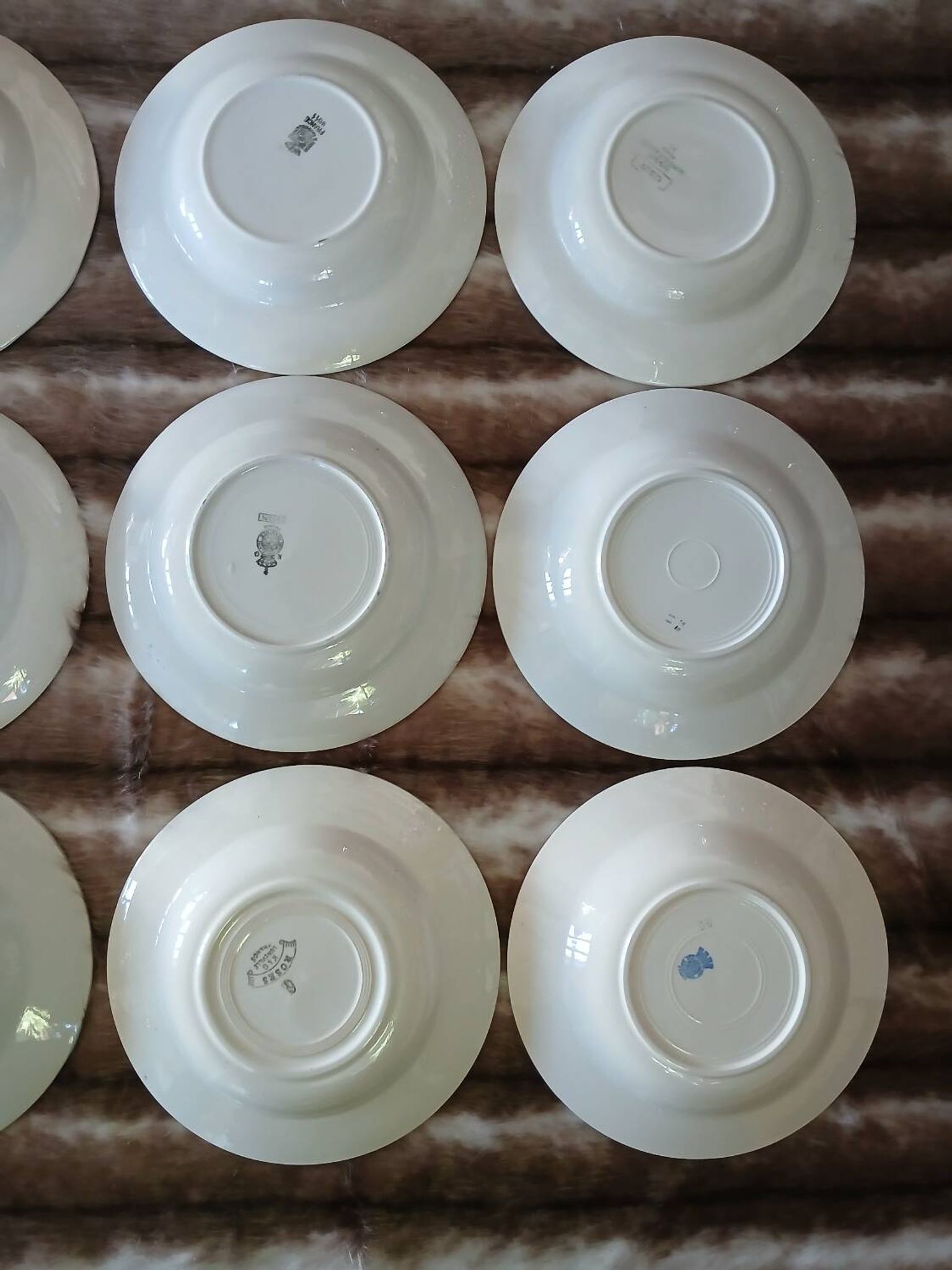 16 assiettes creuses anciennes dépareillées 