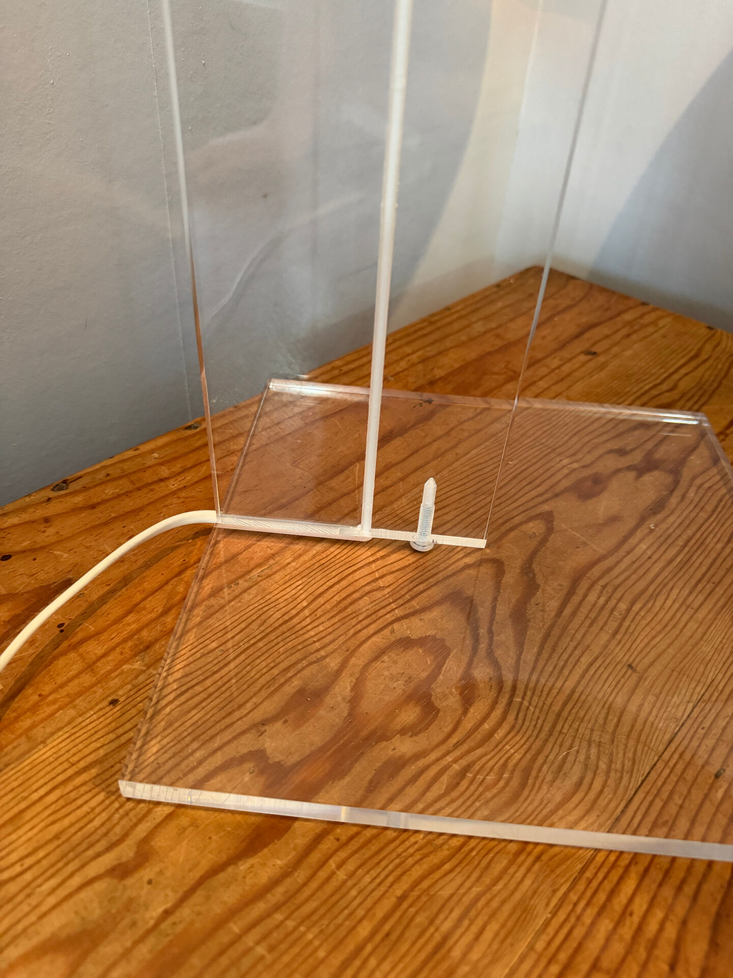 Minimalist design table lamp Harco Loor in plexiglass and perspex
