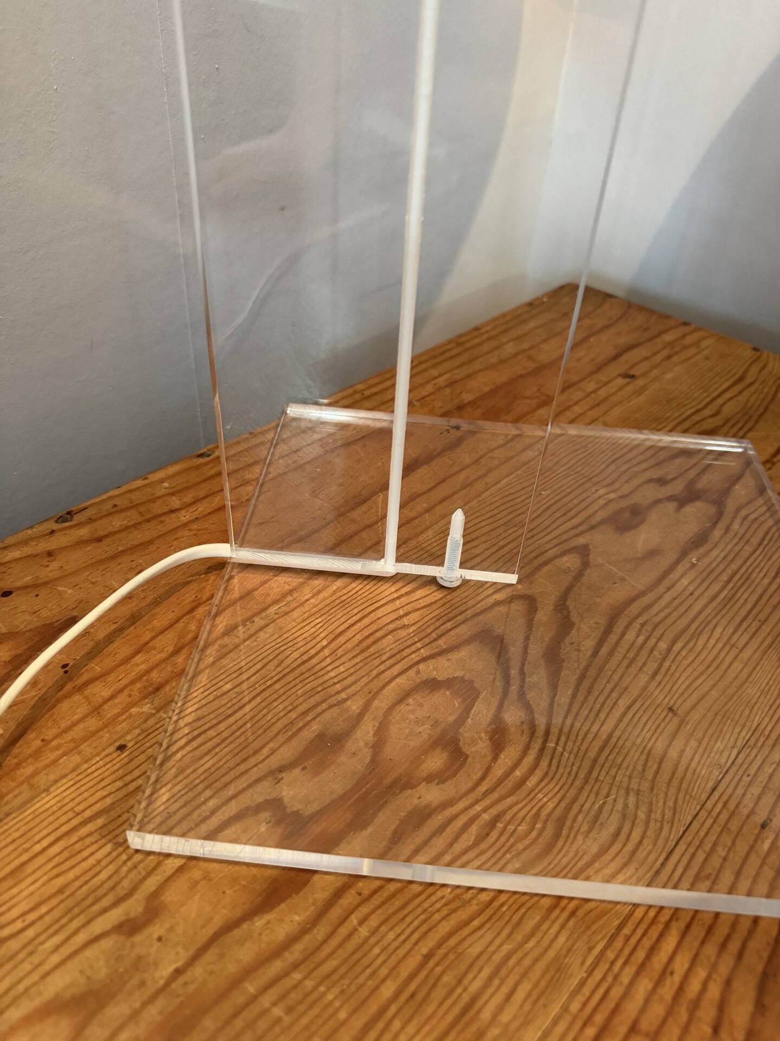 Lampe à poser design minimaliste Harco Loor en plexiglass et perspex