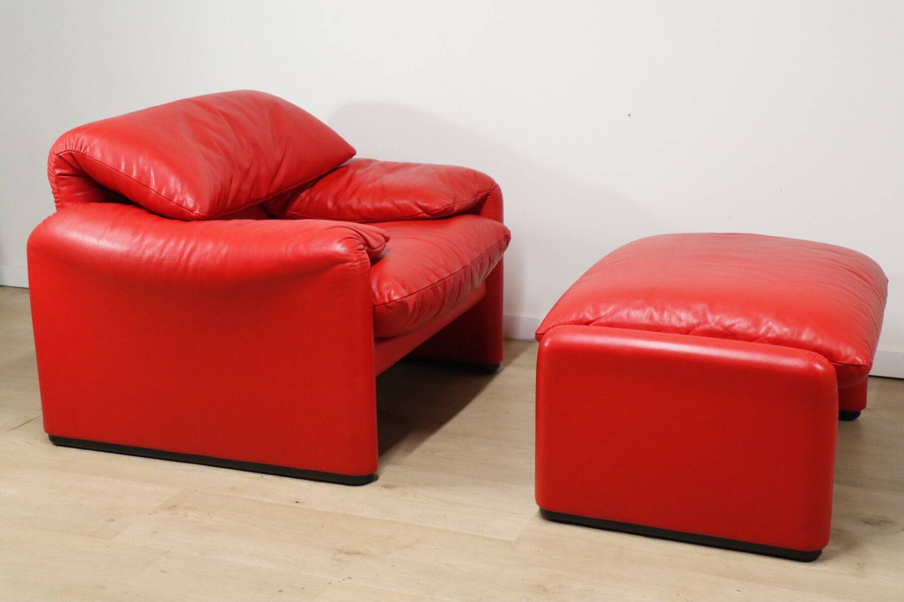 Maralunga armchair and ottoman by Vico Magistretti for Cassina