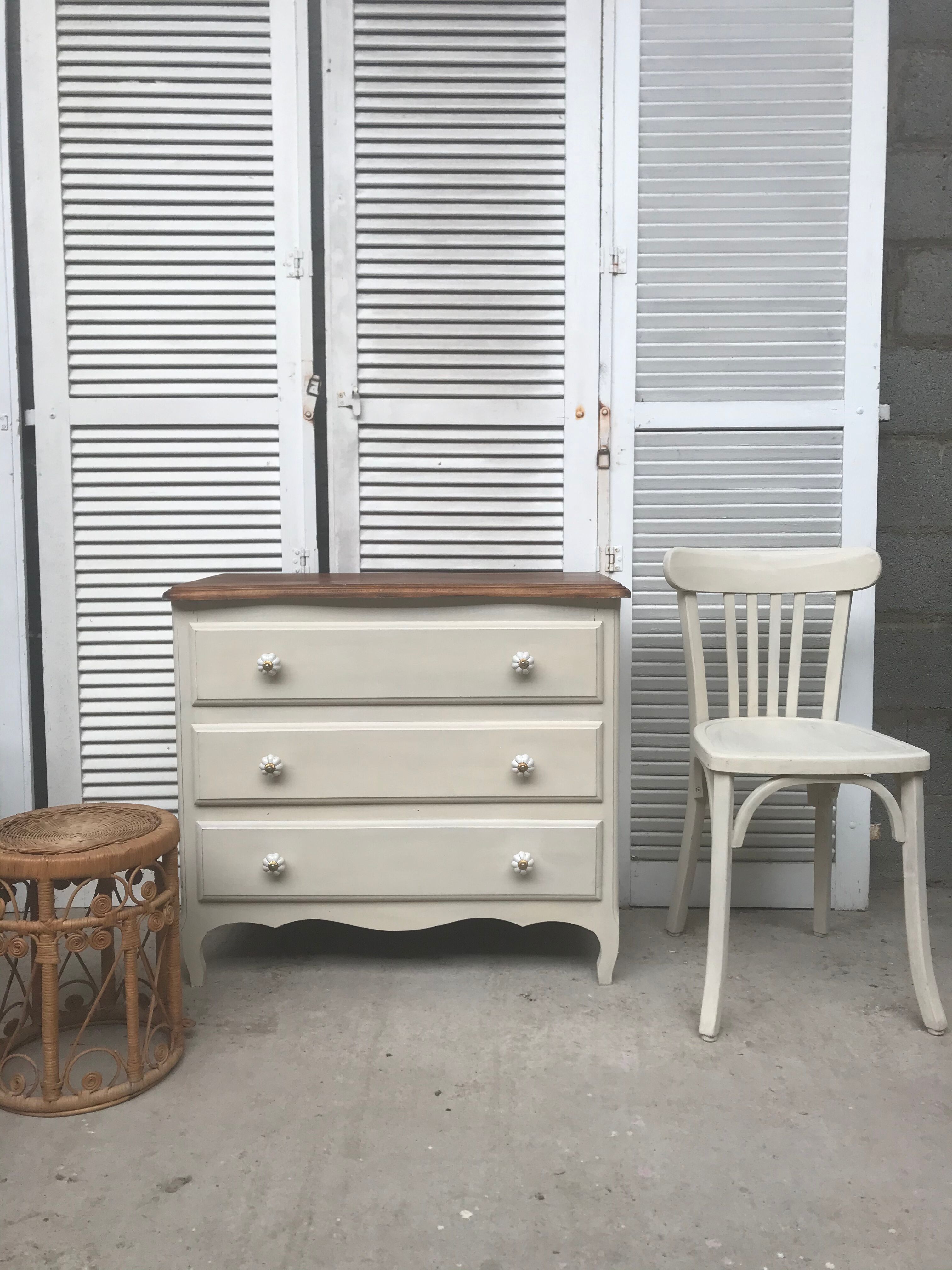 Old White chest of drawers