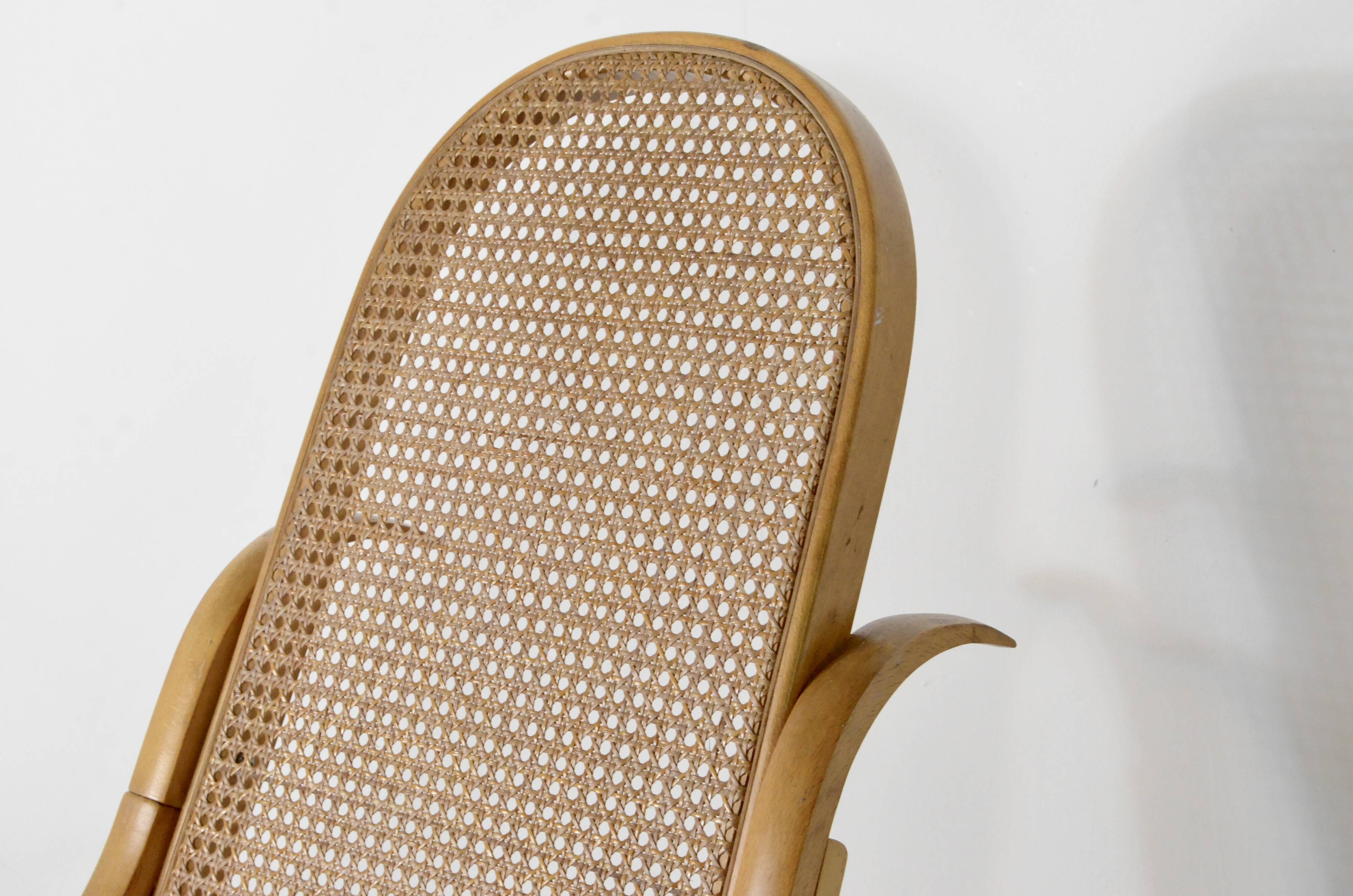 Fauteuil à bascule italien Luigi Crassevig en bois courbé