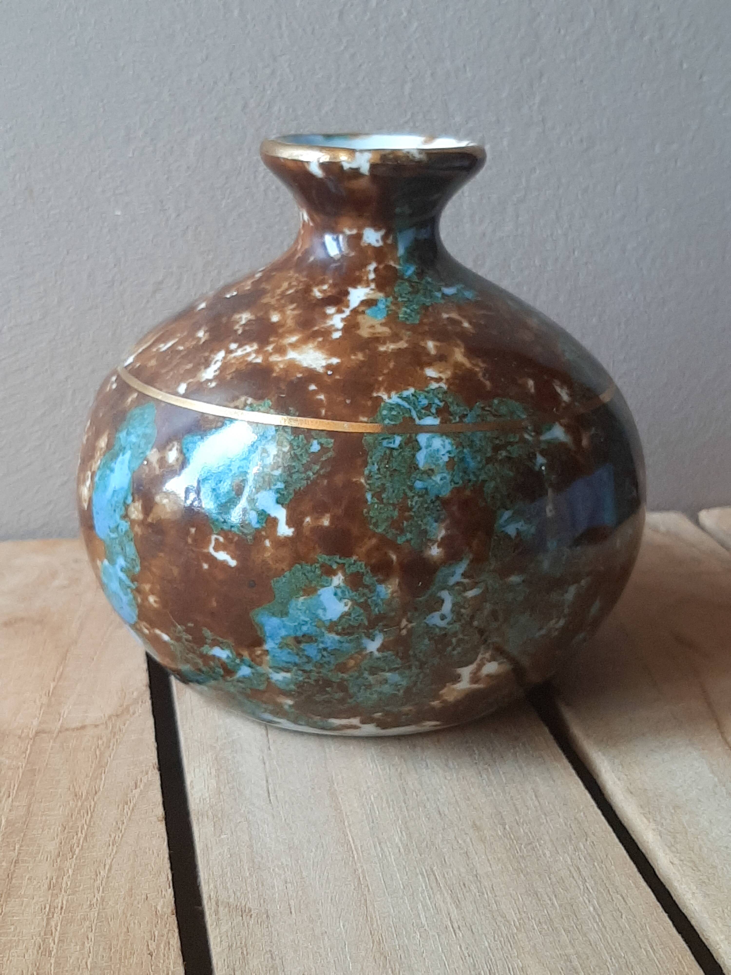 Single-flower vase in glazed Limoges porcelain