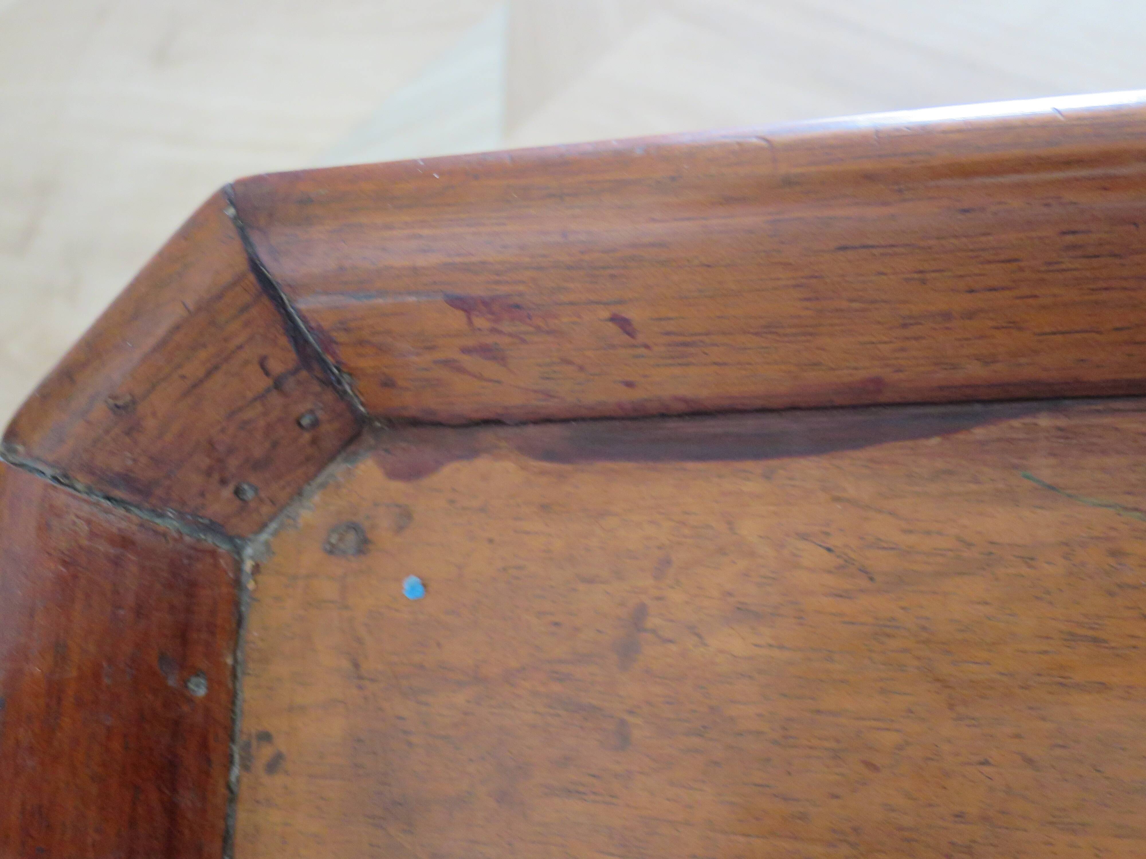 Side table – End table – Mahogany – Raised edge top – 1 drawer