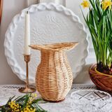 Vase en osier et verre forme fleur