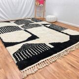 Traditional handmade Beni Ourain Berber rug, size 140 x 260 cm.