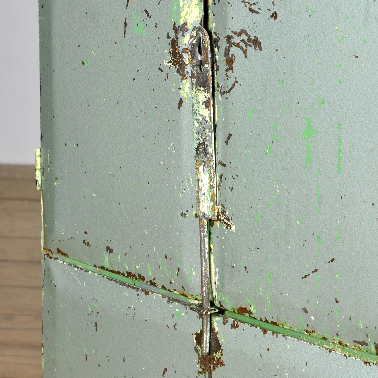 Armoire en fer industriel avec 4 tiroirs, années 1960