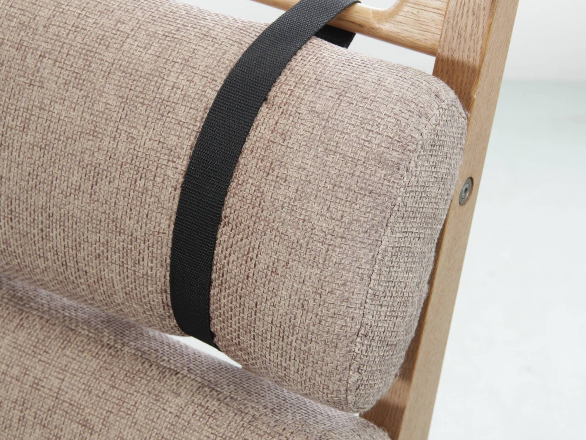 Pair of Scandinavian armchairs GE 375, with 1 pair of armrests.