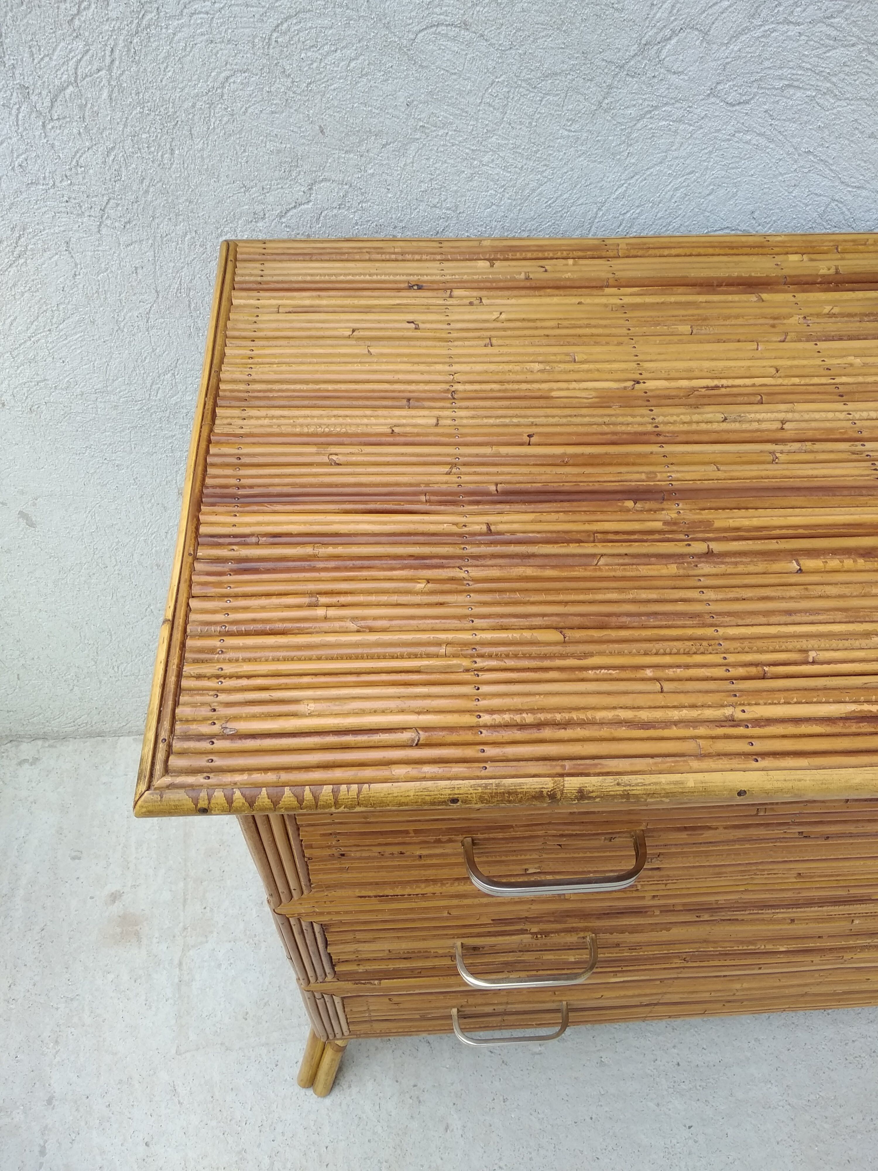 Commode en rotin vintage