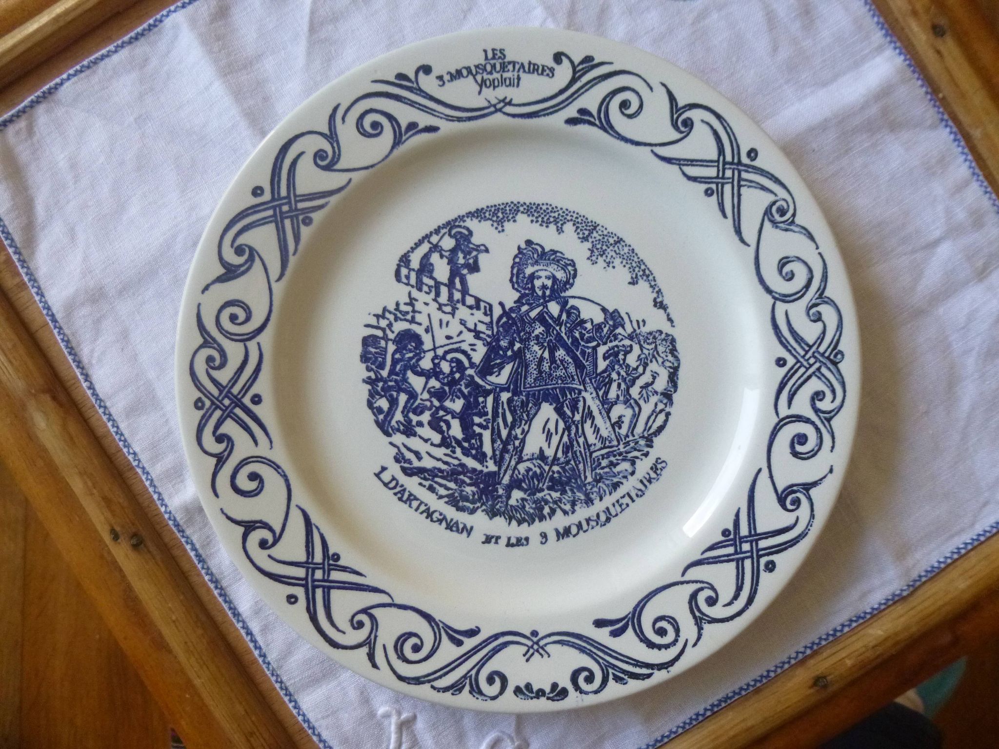 3 Yoplait advertising plates - The 3 musketeers