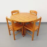 Suite of a round table with extension and 4 vintage pine chairs from the 60s and 70s