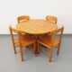 Suite d’une table ronde avec rallonge et 4 chaises vintage en pin des années 60 70
