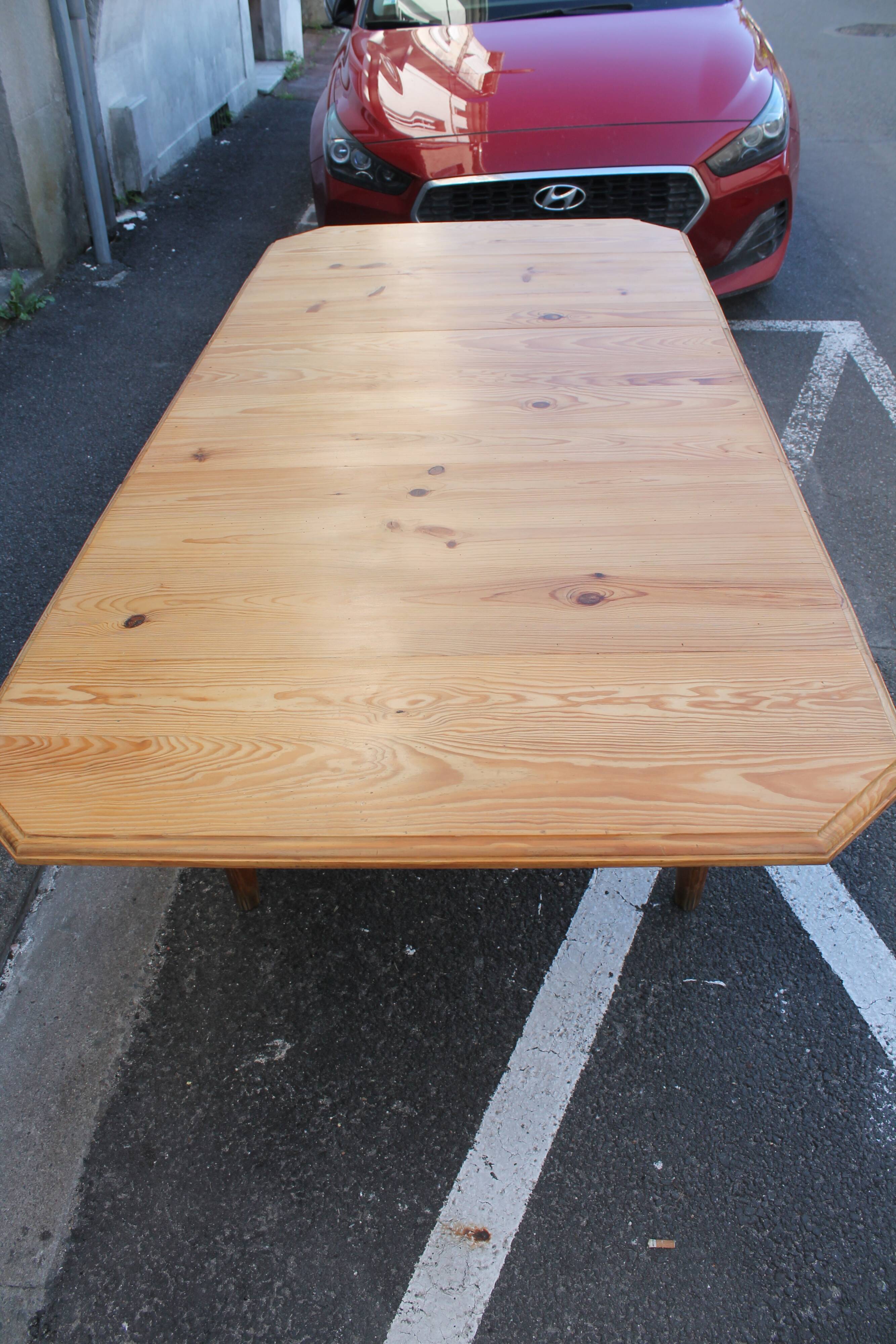 Solid pine stretch table