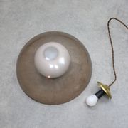 Lampe à suspension italienne en laiton, opaline et plexiglas de l'ère spatiale