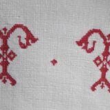 Tt monogrammed country tablecloth in red