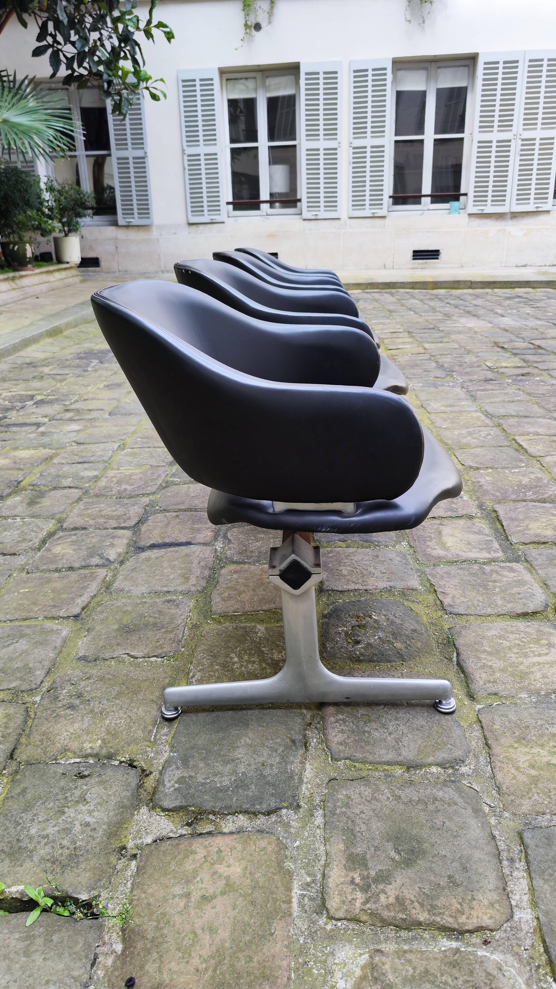 Two Double chairs armchairs leather benches Geoffrey Harcourt Artifort 60s