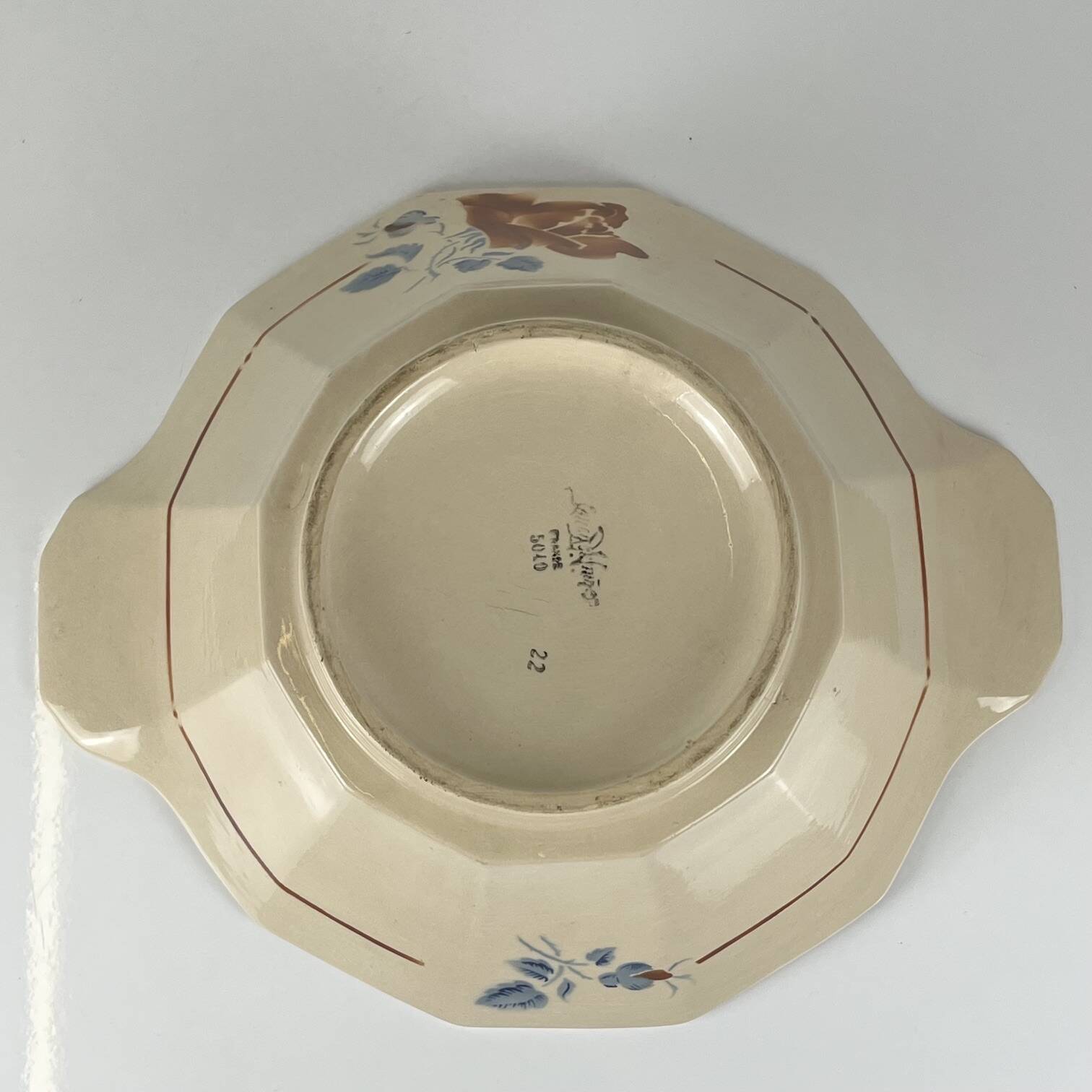 Salad bowl / soup tureen without lid Sarreguemines flower pattern, first me.