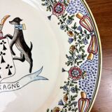 Brittany early 20th century: huge dish with coats of arms and dogs with hand-painted decorations circa 1930-1950