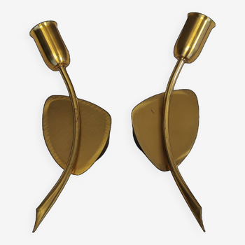 Un ensemble d'appliques "tulipe" en métal doré. Danois des années 1970-80