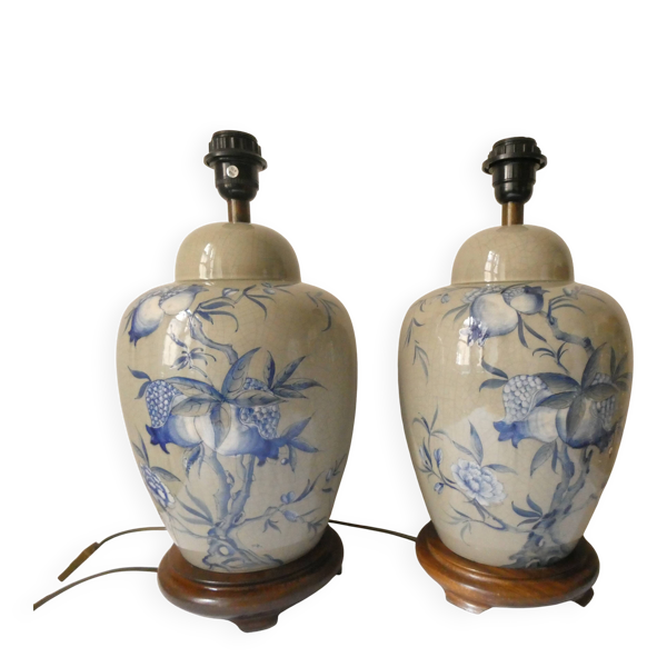 Paire de pieds de lampe en céramique craquelée céladon à décor de fleurs
