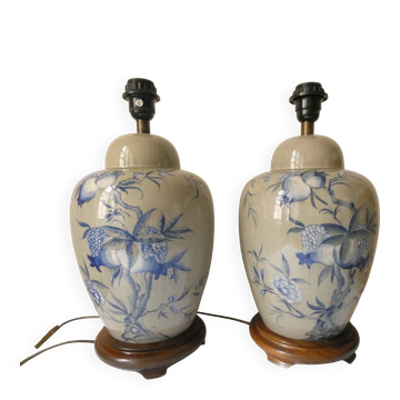 Paire de pieds de lampe en céramique craquelée céladon à décor de fleurs