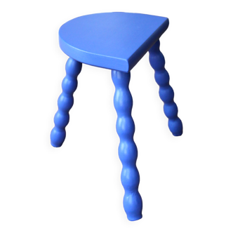 Milky -tripod stool