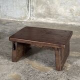Small auxiliary stool in upcycled teak with traces of green chrome on the leg.