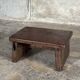 Petit tabouret d'appoint en teck upcyclé traces de chromie verte pied